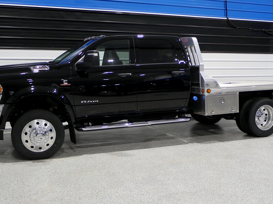 2024 RAM 4500 CHASSIS CAB SLT Diamond West Sales is Alberta and
