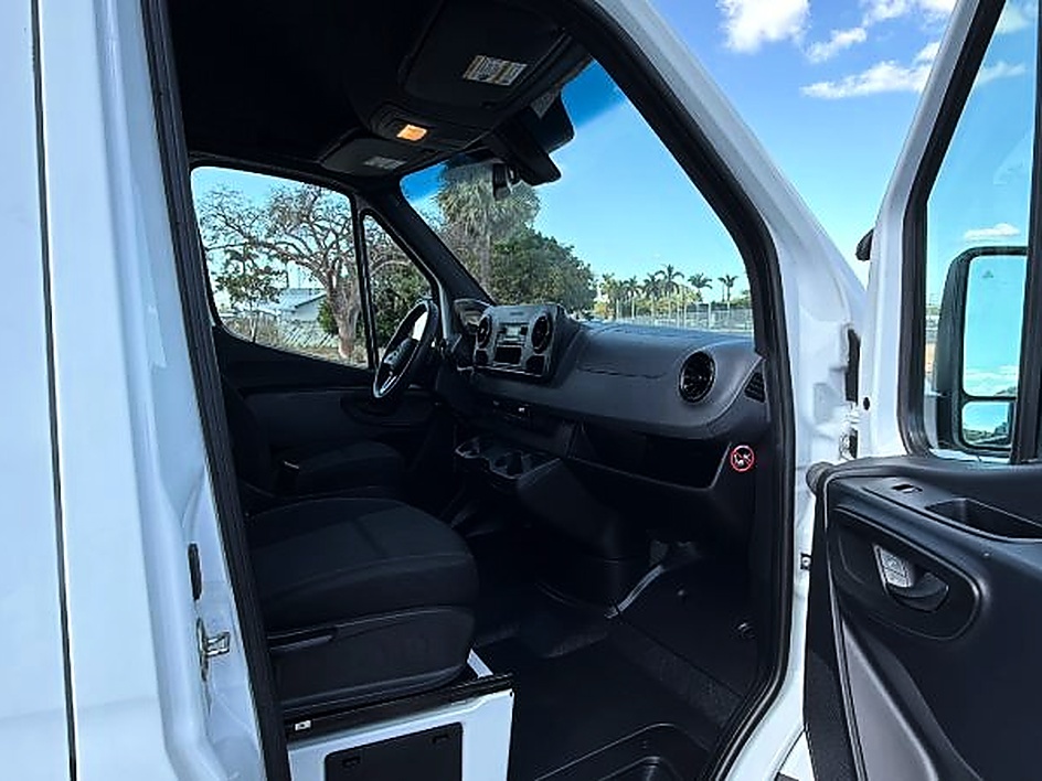 2021 Mercedes-Benz Sprinter Cargo Van Base - Photo 10