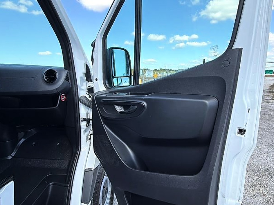 2021 Mercedes-Benz Sprinter Cargo Van Base - Photo 12