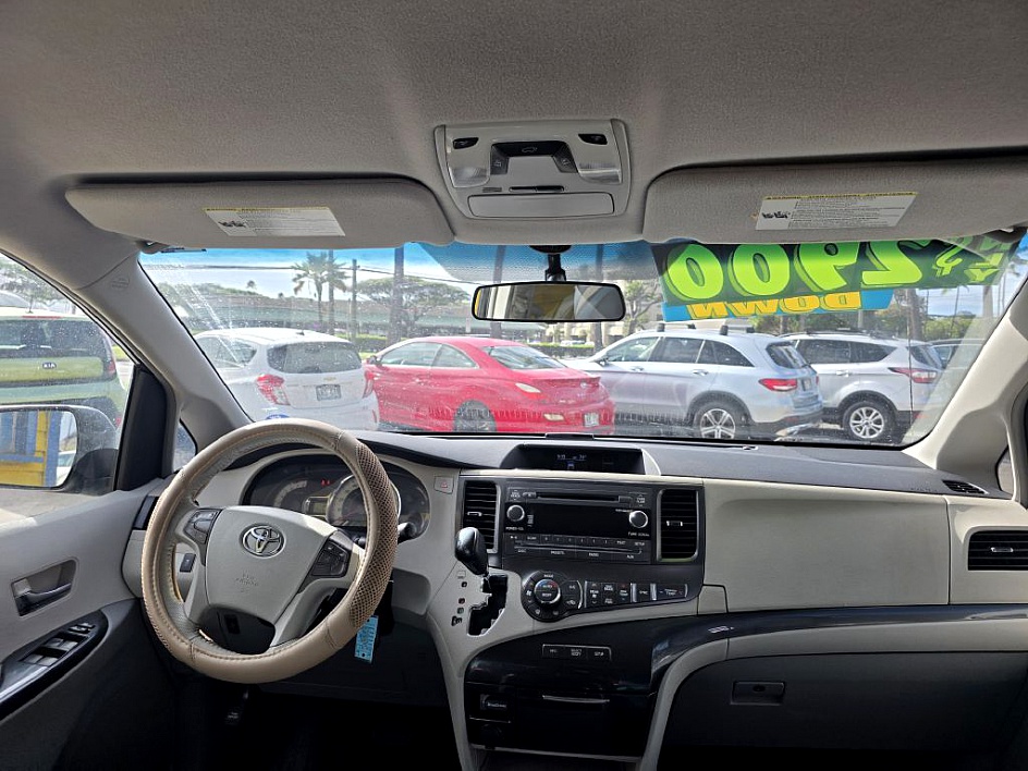 2011 Toyota Sienna photo 4