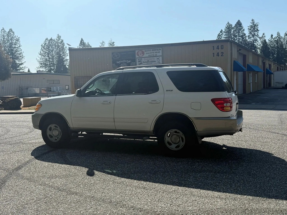 2003 Toyota Sequoia SR5 - Photo 9
