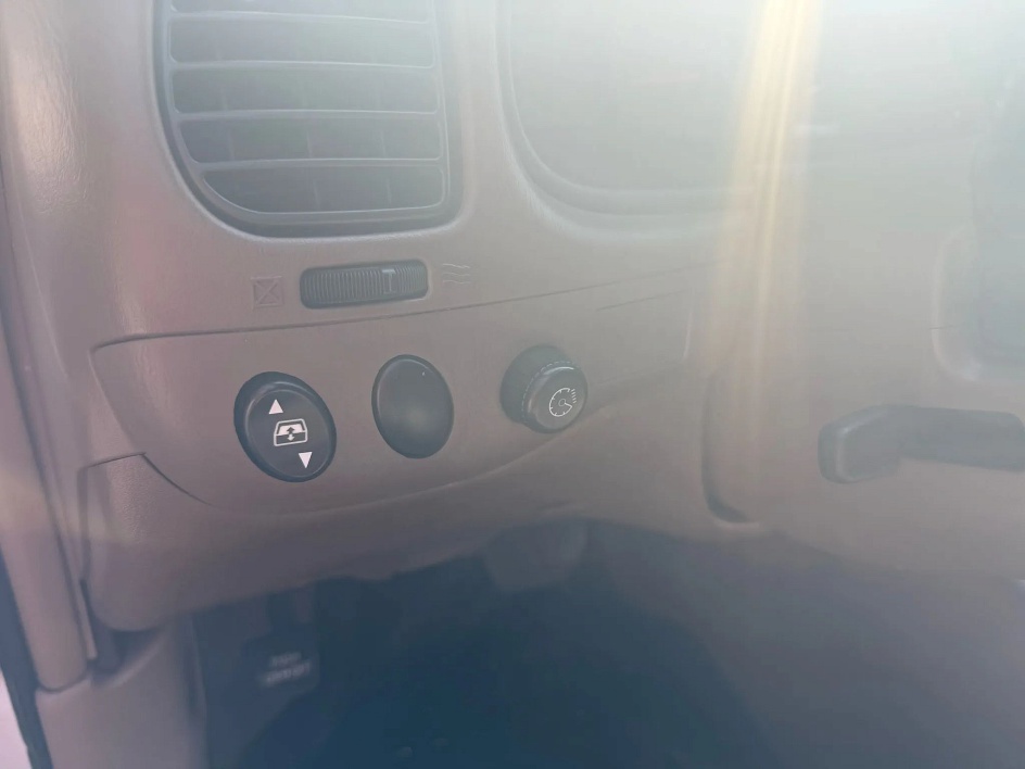 2003 Toyota Sequoia SR5 - Photo 18