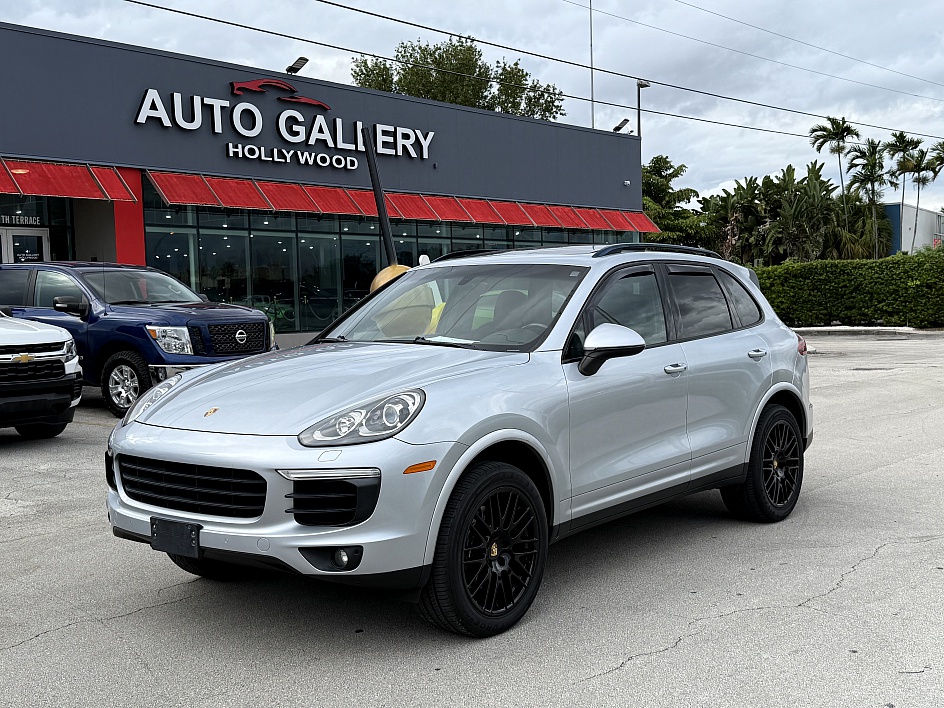 2017 Porsche Cayenne Platinum Edition's photo