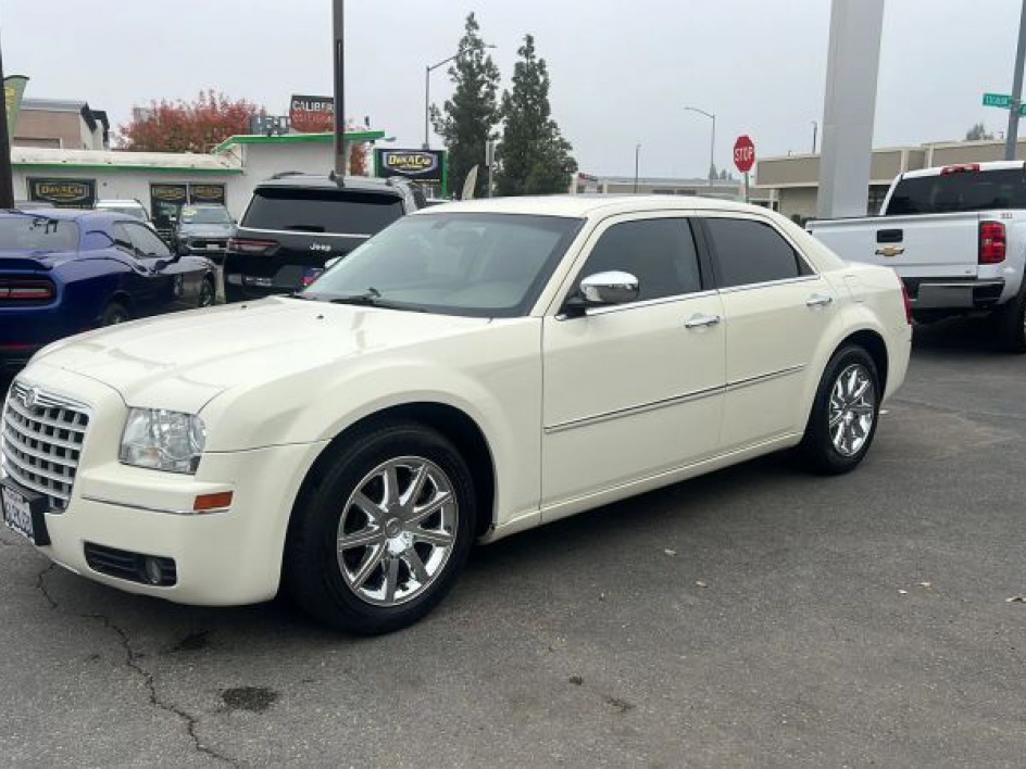 2010 Chrysler 300 Executive Series's photo