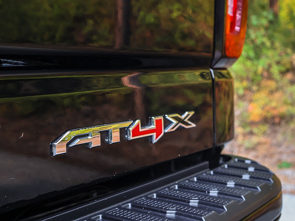 2023 GMC Sierra 1500 AT4X - Photo 17