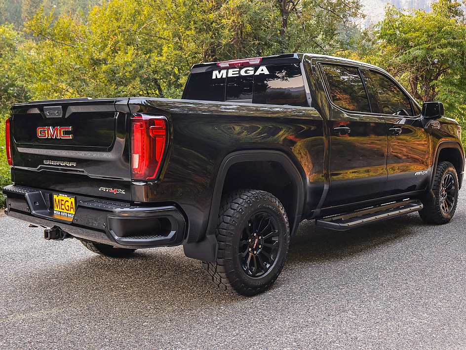 2023 GMC Sierra 1500 AT4X - Photo 9