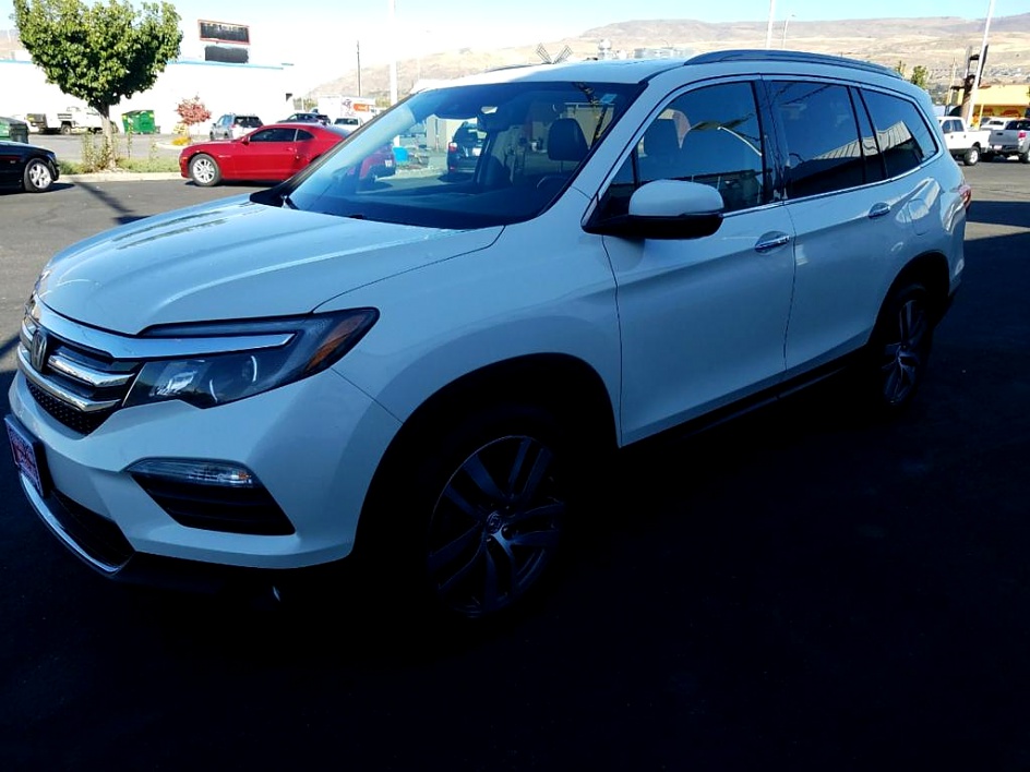 2017 HONDA PILOT TOURING AWD Leonard Evans Used Car Superstore