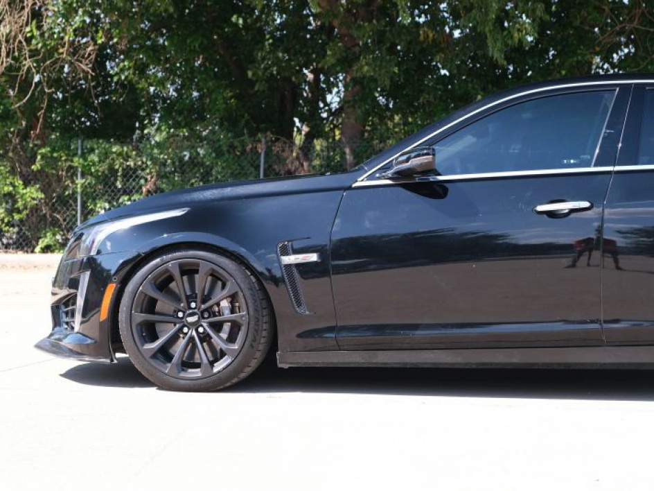 2019 Cadillac CTS V Sedan photo 3