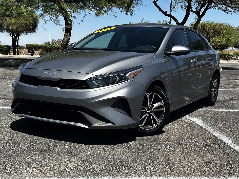 2023 Kia Forte LXS AT's photo