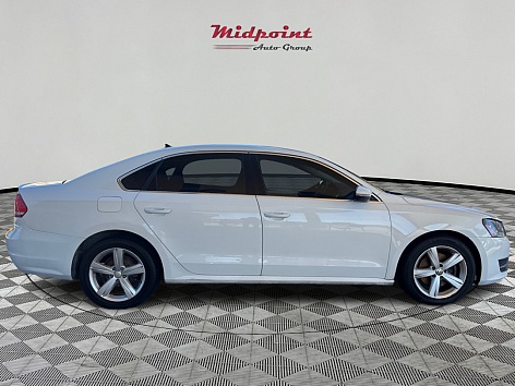 2012 Volkswagen Passat SE's photo