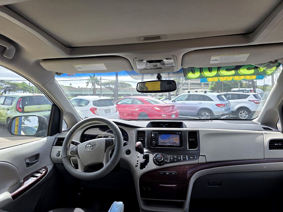 2013 Toyota Sienna XLE photo 3