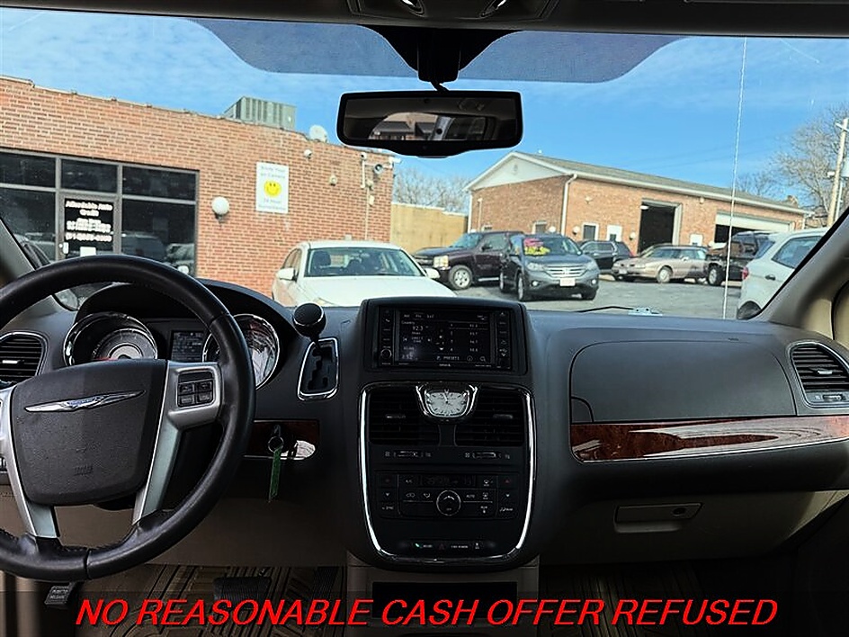 2015 Chrysler Town & Country Touring-L - Photo 14