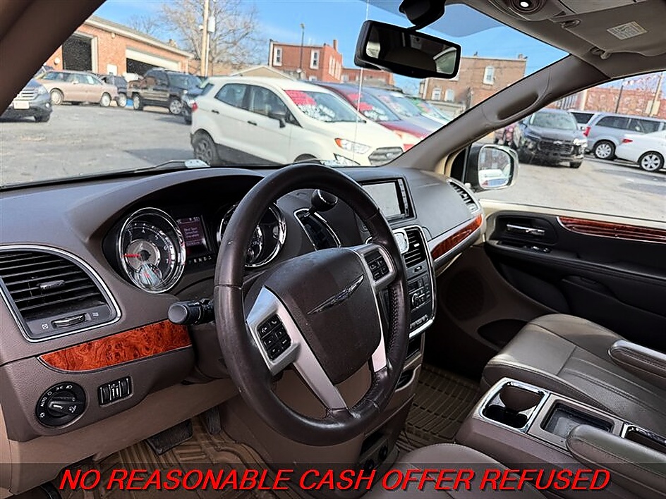 2015 Chrysler Town & Country Touring-L - Photo 10