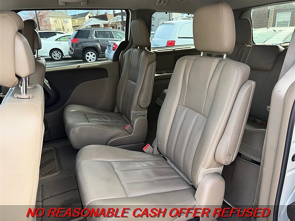 2015 Chrysler Town & Country Touring-L - Photo 12