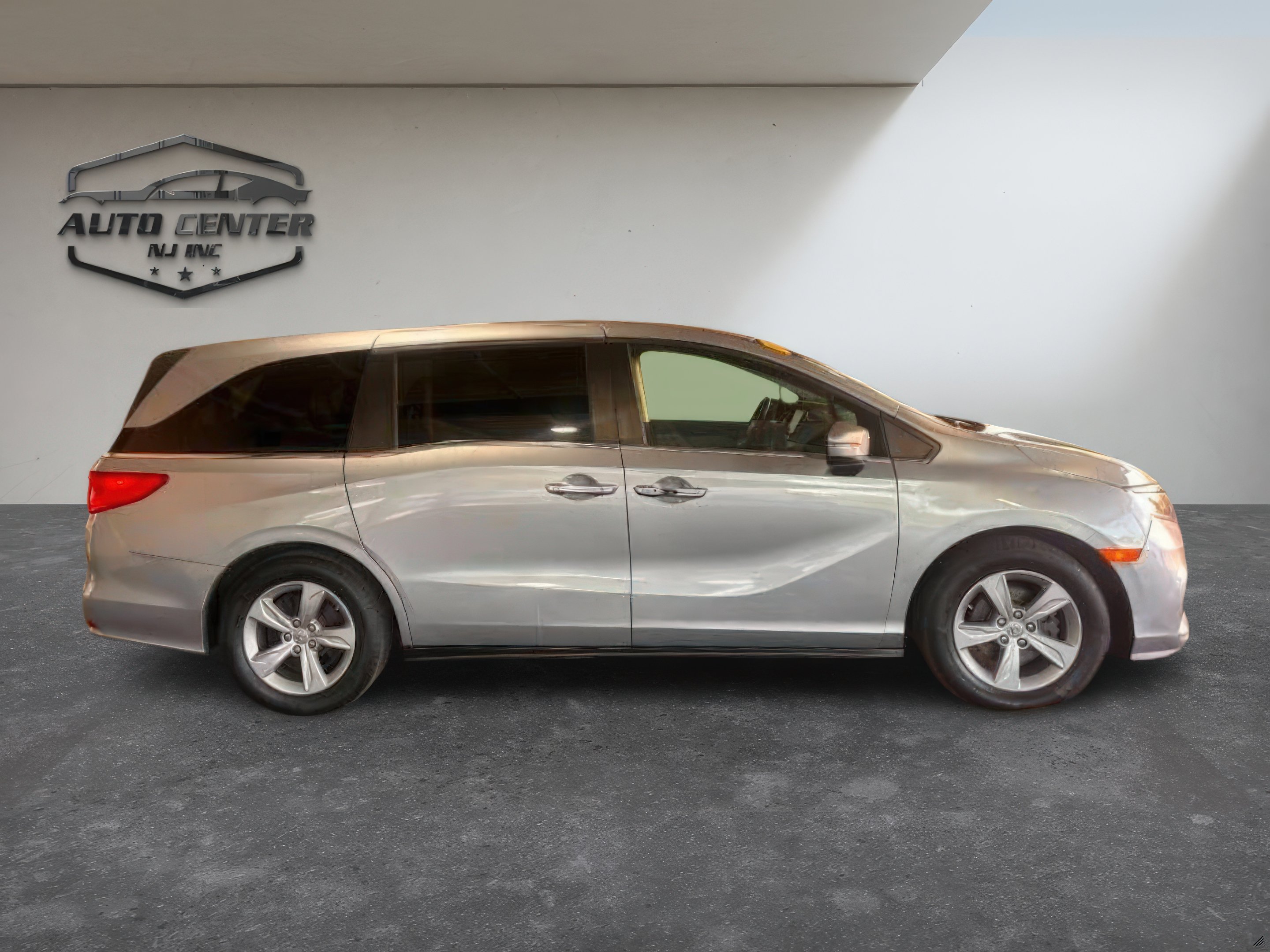 Silver 2019 Honda Odyssey Minivan Front-Wheel Drive Automatic
