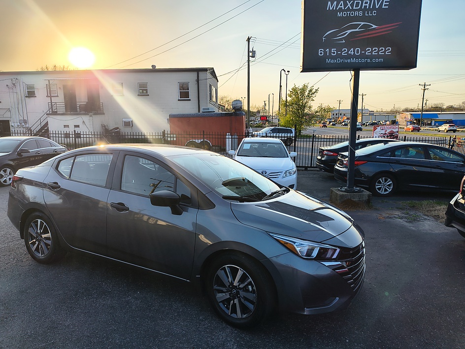 2023 Nissan Versa 1.6 S CVT's photo