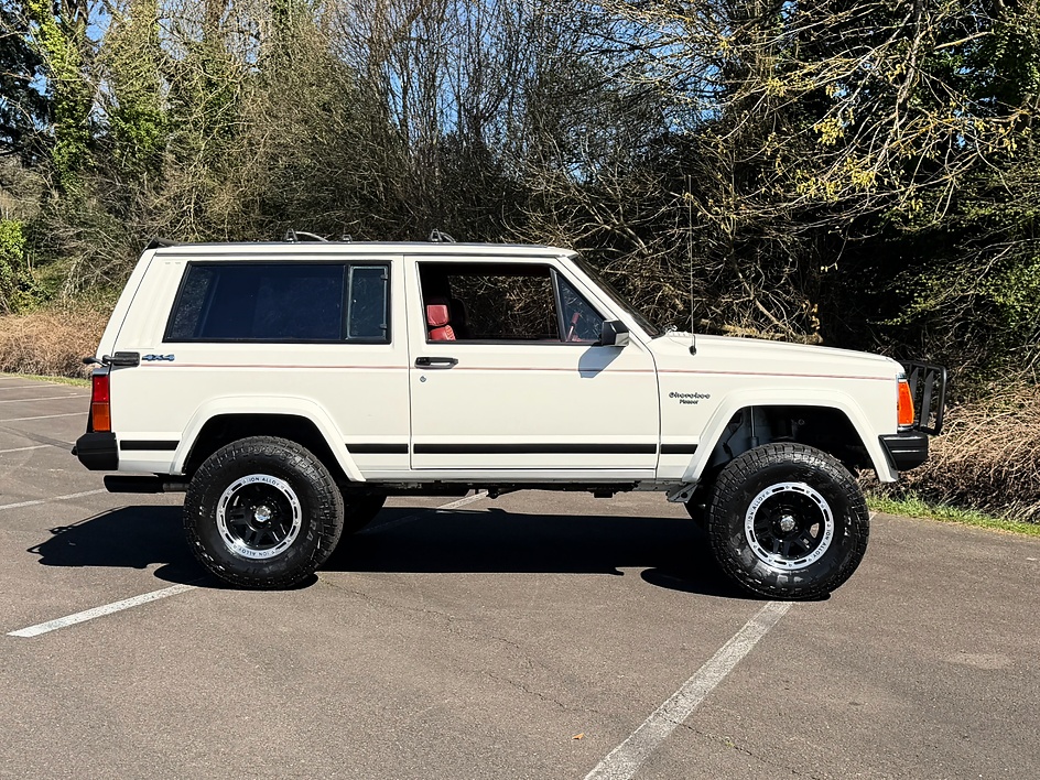 1986 Jeep Cherokee - Photo 12