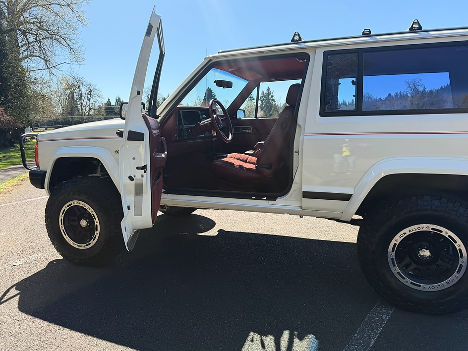 1986 Jeep Cherokee - Photo 18