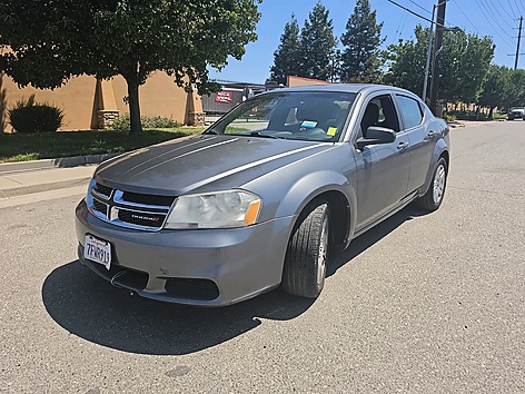 2012 Dodge Avenger SE's photo