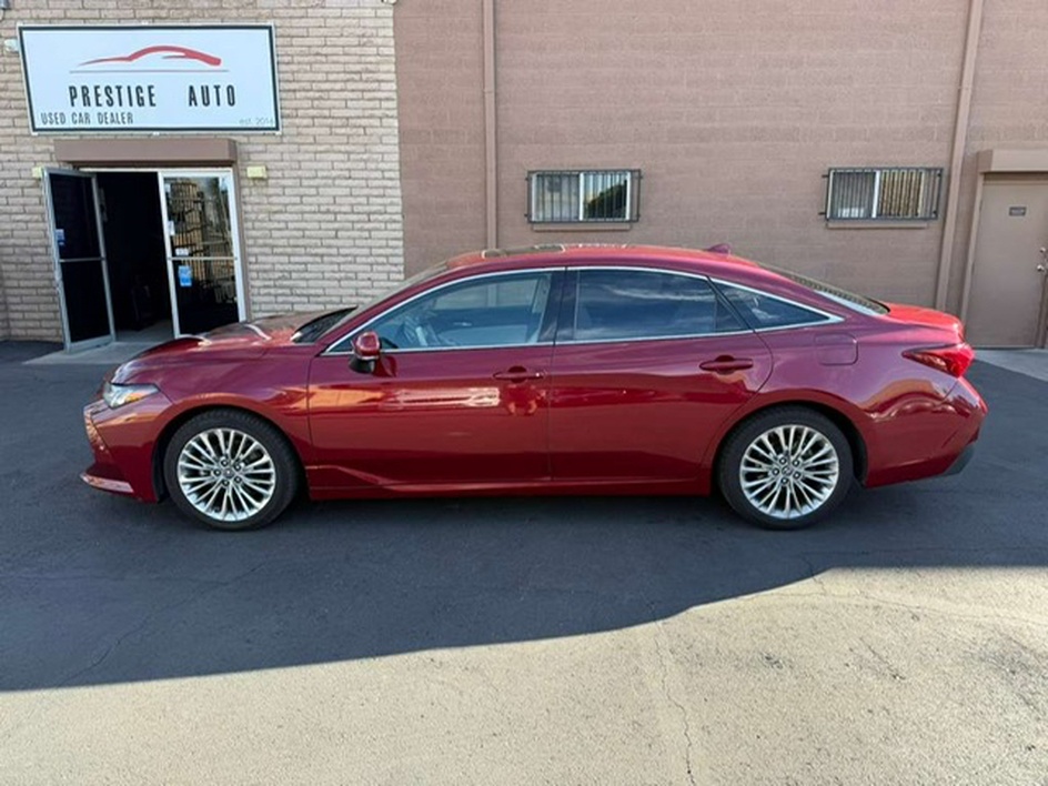 2019 Toyota Avalon Limited's photo