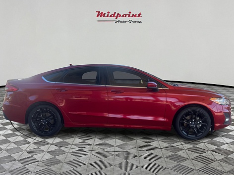 2020 Ford Fusion SE's photo