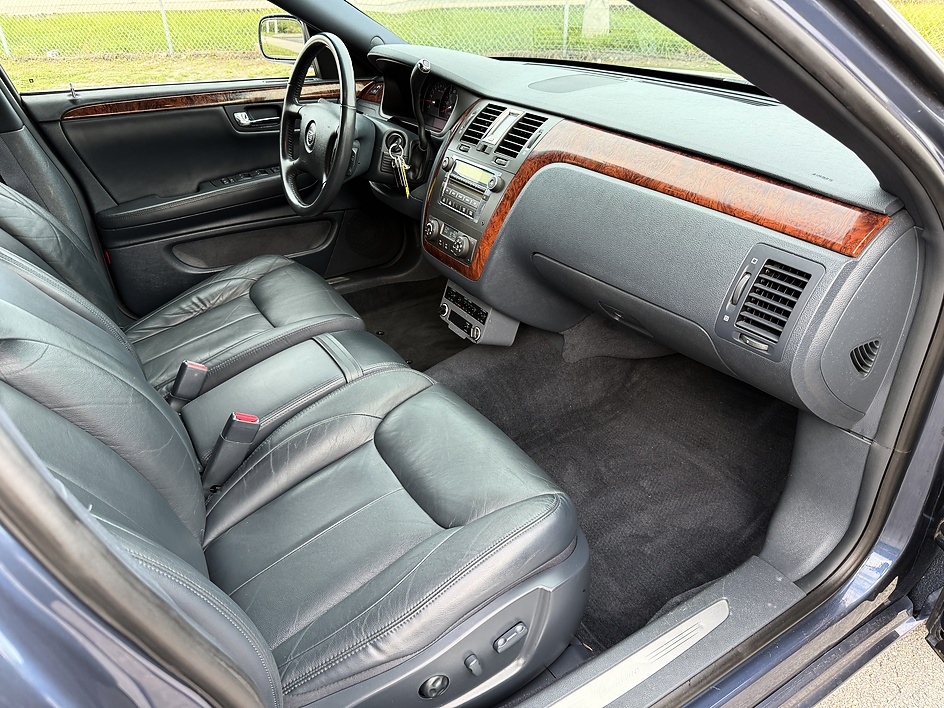 2008 Cadillac DTS Livery - Photo 11