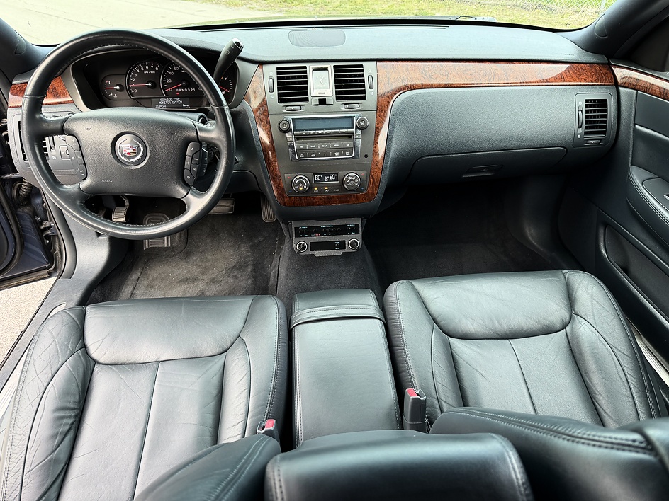 2008 Cadillac DTS Livery - Photo 15