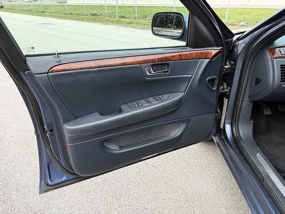 2008 Cadillac DTS Livery - Photo 17