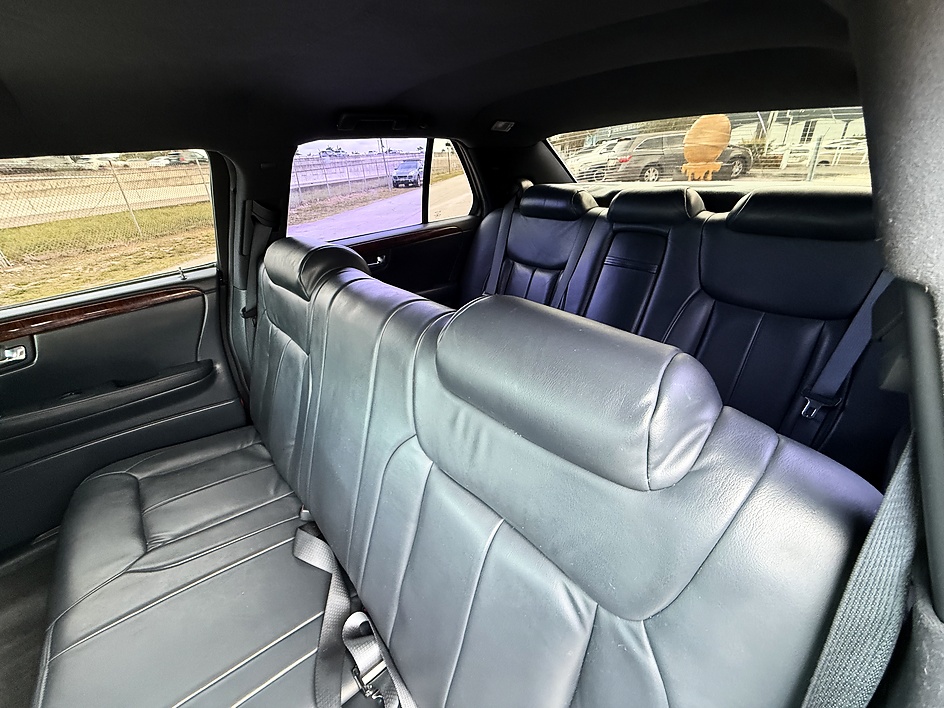 2008 Cadillac DTS Livery - Photo 19