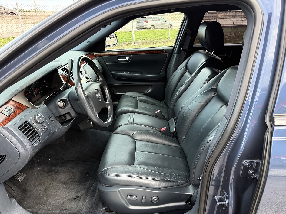 2008 Cadillac DTS Livery - Photo 21