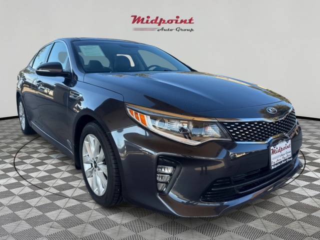 2018 Kia Optima S AT's photo