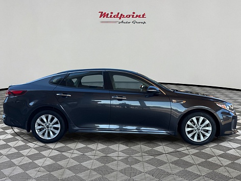 2018 Kia Optima S's photo