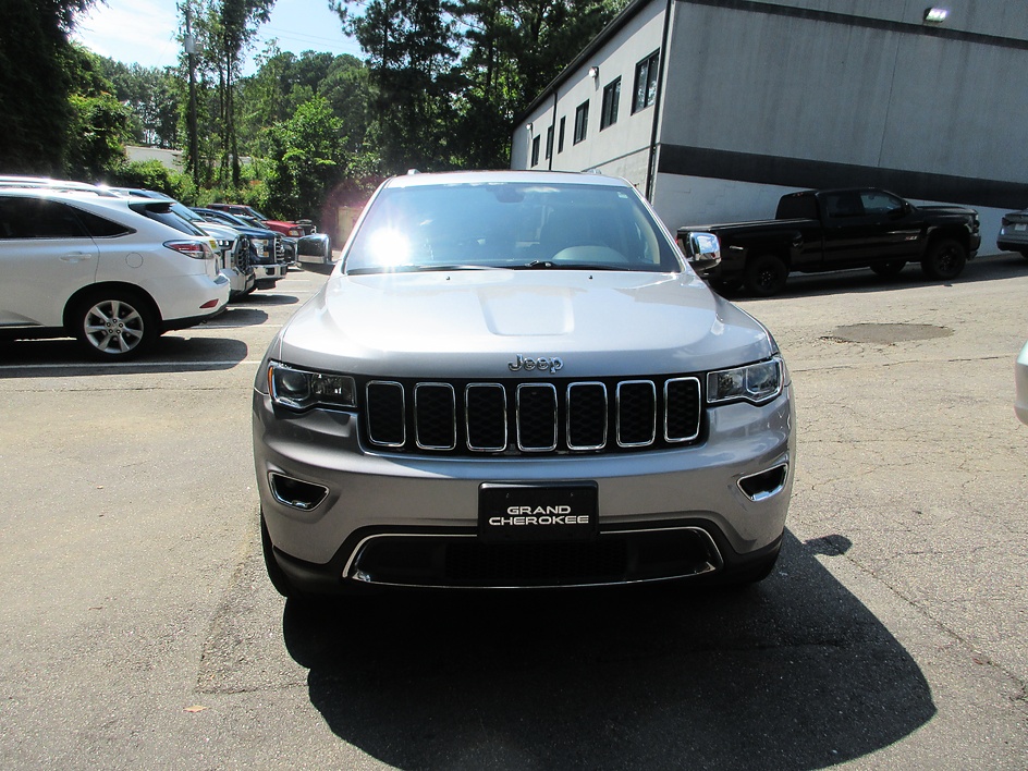 Jeep Grand Cherokee photo 2