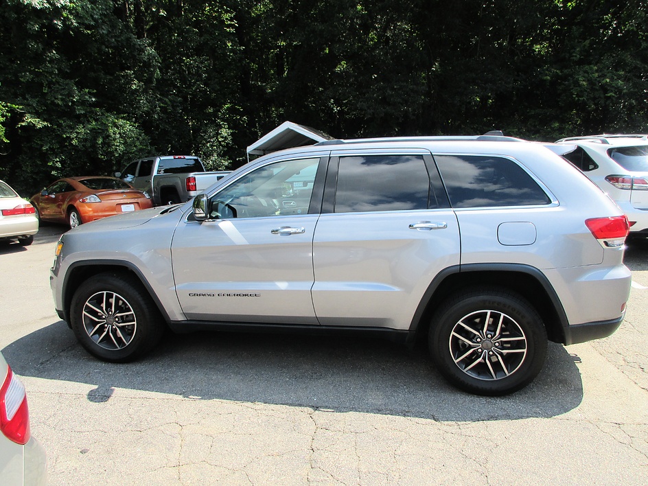 Jeep Grand Cherokee photo 9