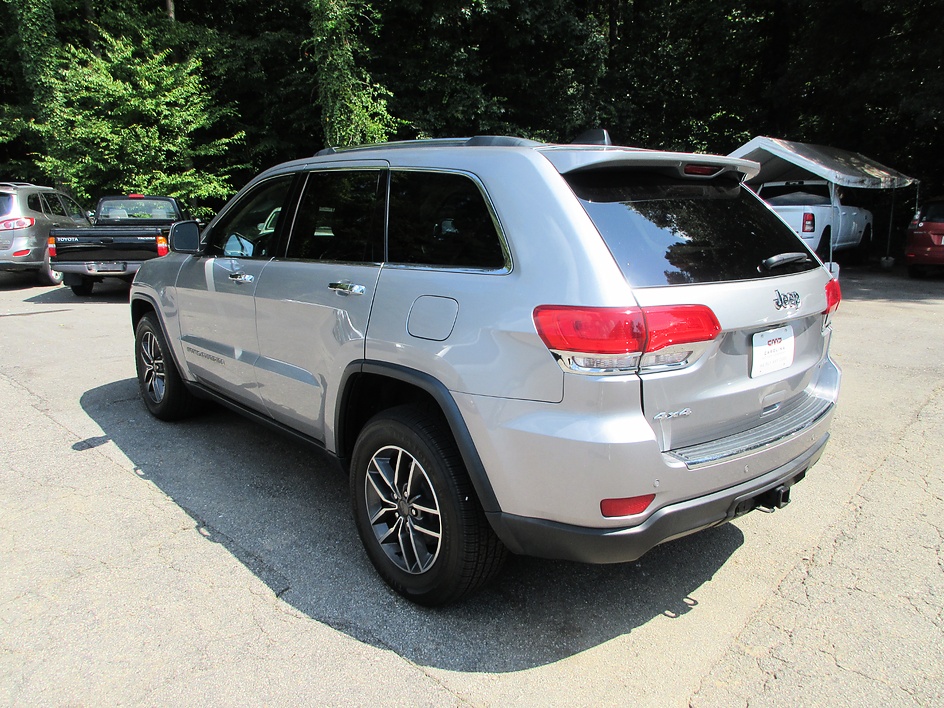 Jeep Grand Cherokee photo 8