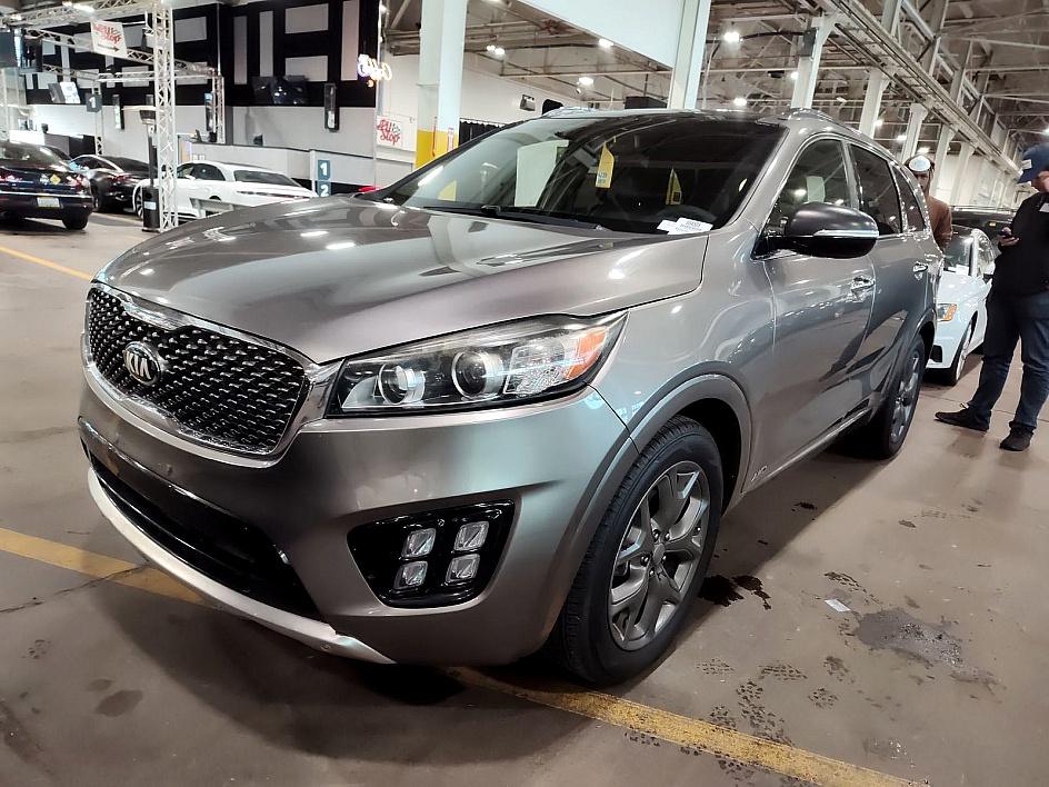 2016 Kia Sorento Limited's photo