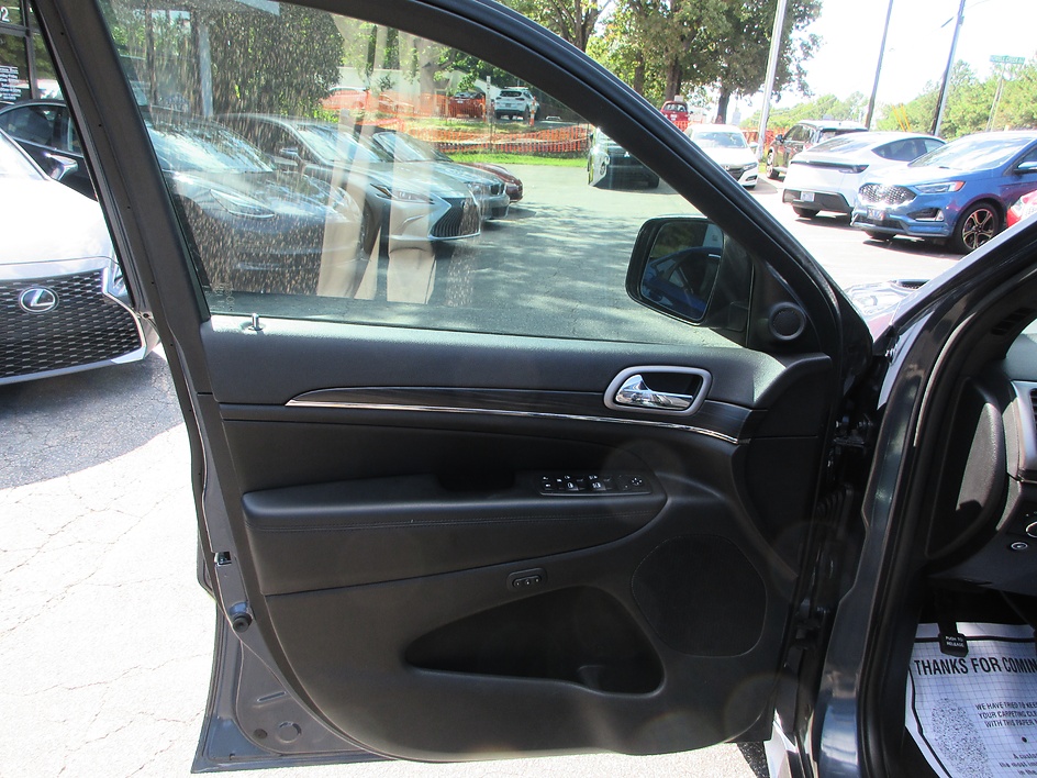 Jeep Grand Cherokee photo 9