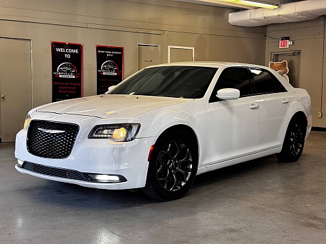 2016 Chrysler 300 S's photo