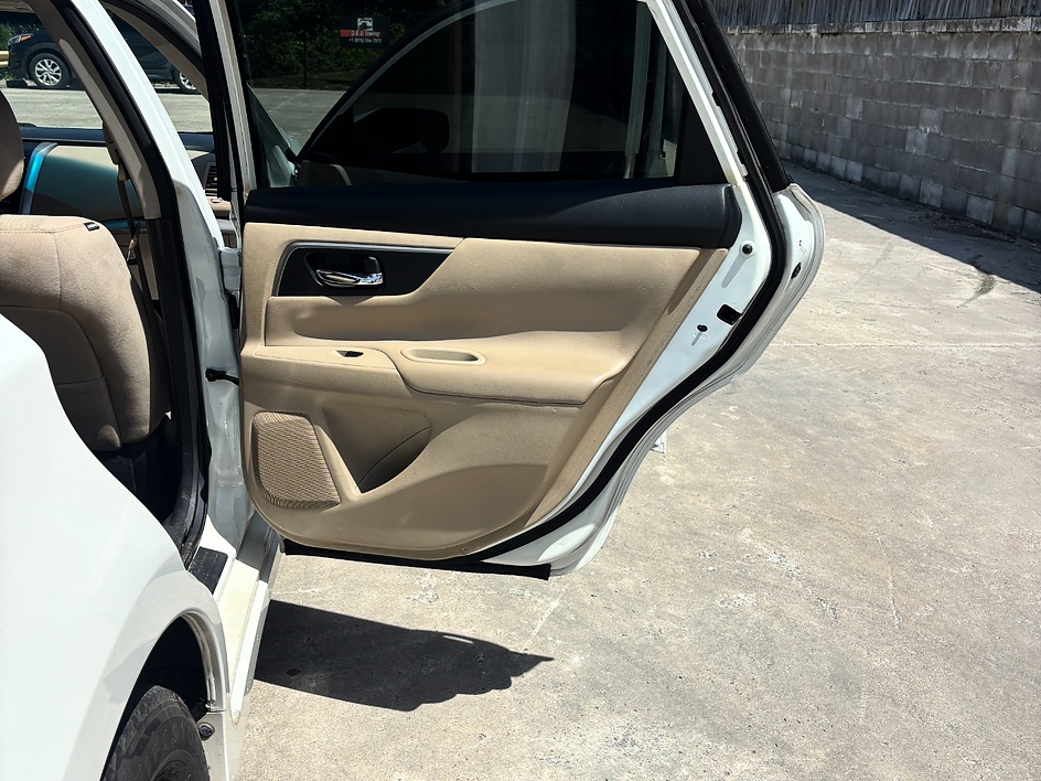 2015 Nissan Altima S - Photo 12