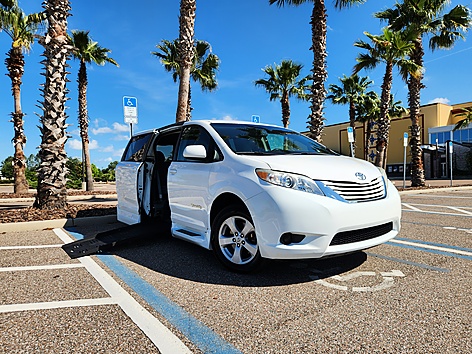 2017 Toyota Sienna LE