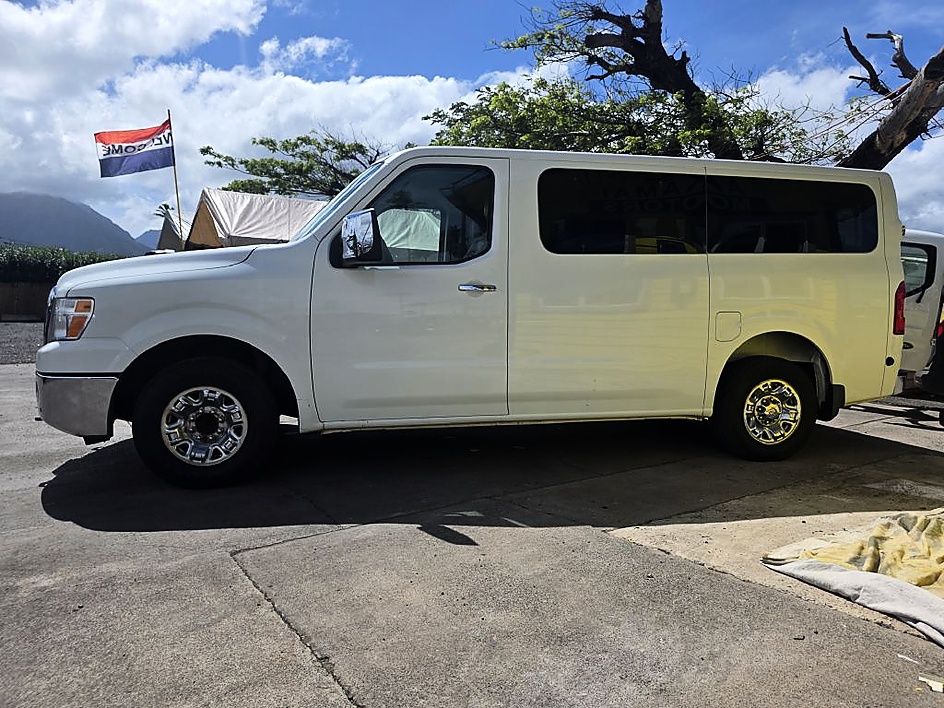 2016 Nissan NV Passenger SL - Photo 13