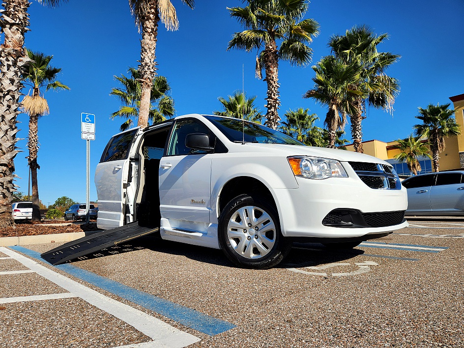 2018 Dodge Grand Caravan SE's photo