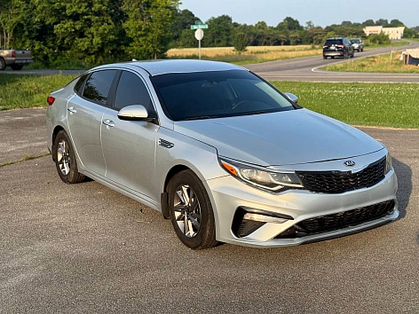 2019 Kia Optima LX's photo
