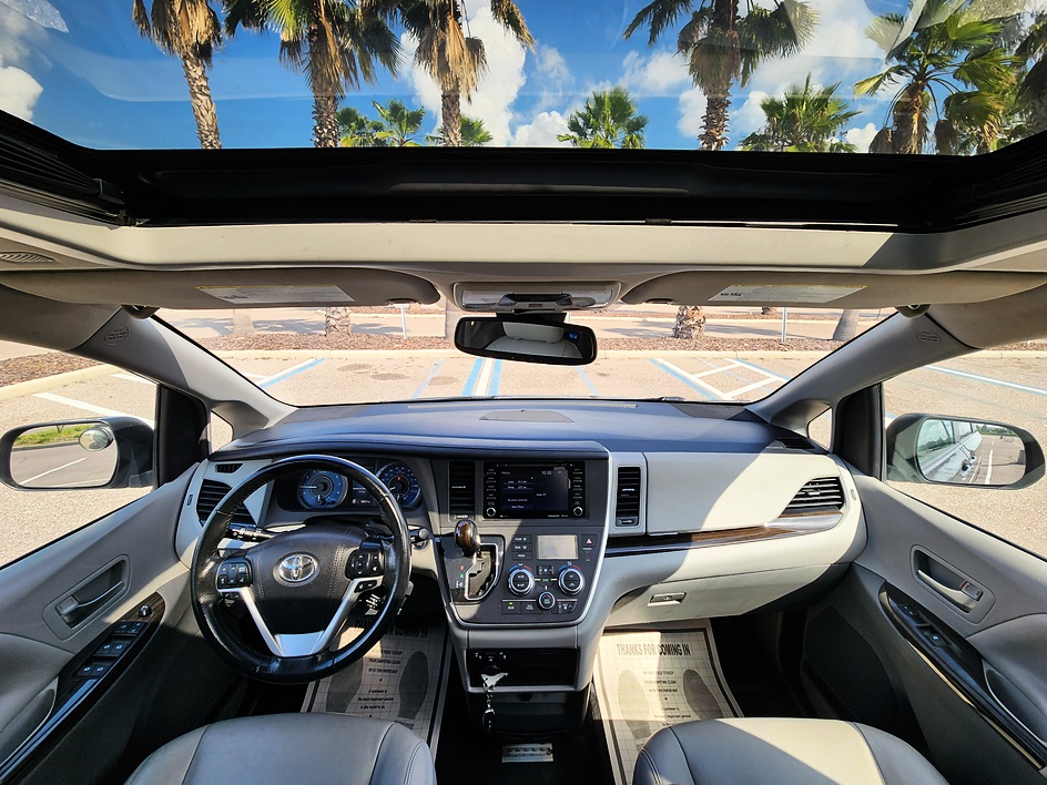 2020 Toyota Sienna XLE - Photo 10