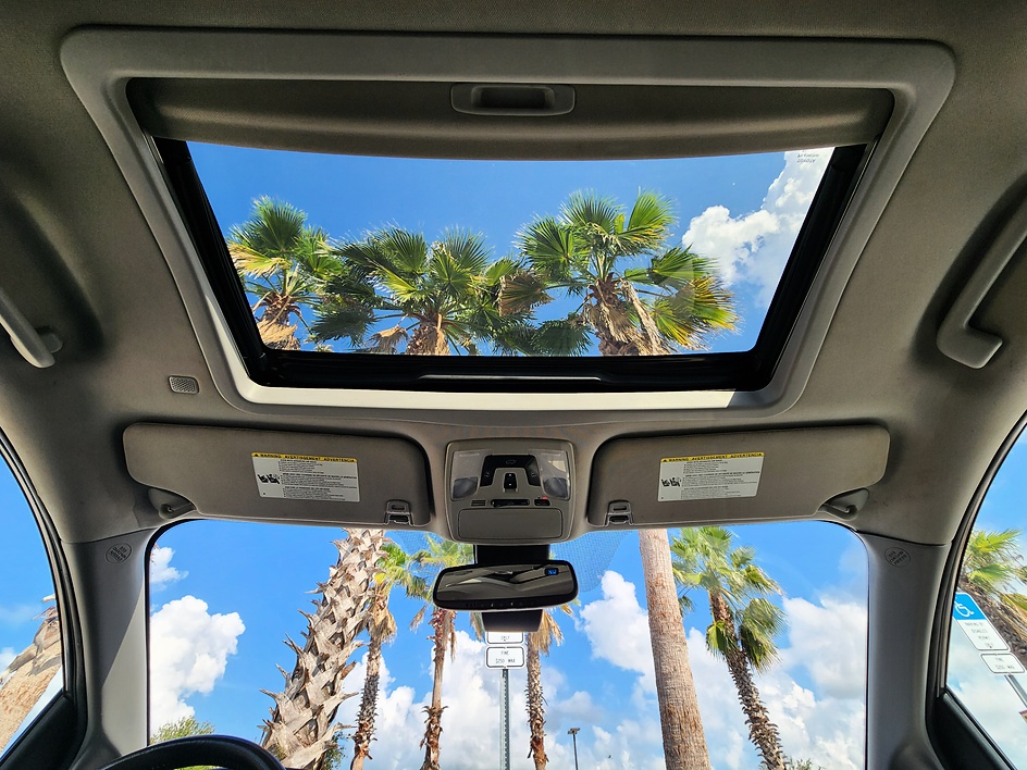 2020 Toyota Sienna XLE - Photo 11