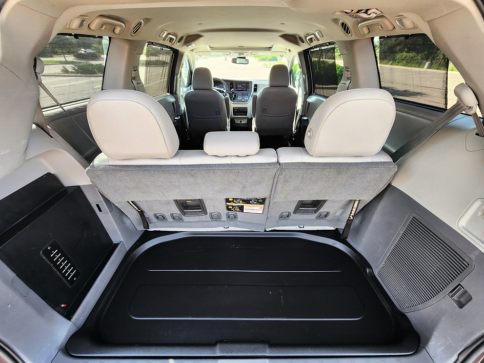 2020 Toyota Sienna XLE - Photo 6