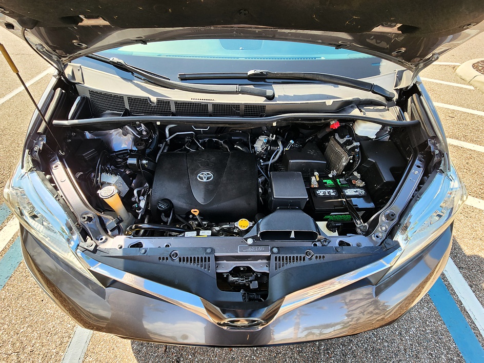 2020 Toyota Sienna XLE - Photo 16