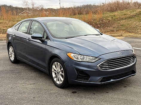2019 Ford Fusion SE's photo