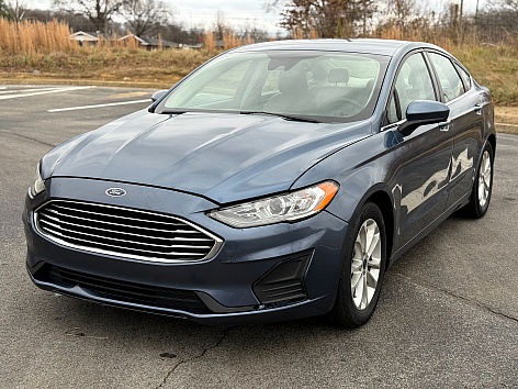 2019 Ford Fusion SE's photo