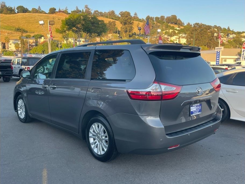 2015 Toyota Sienna XLE Premium - Photo 6